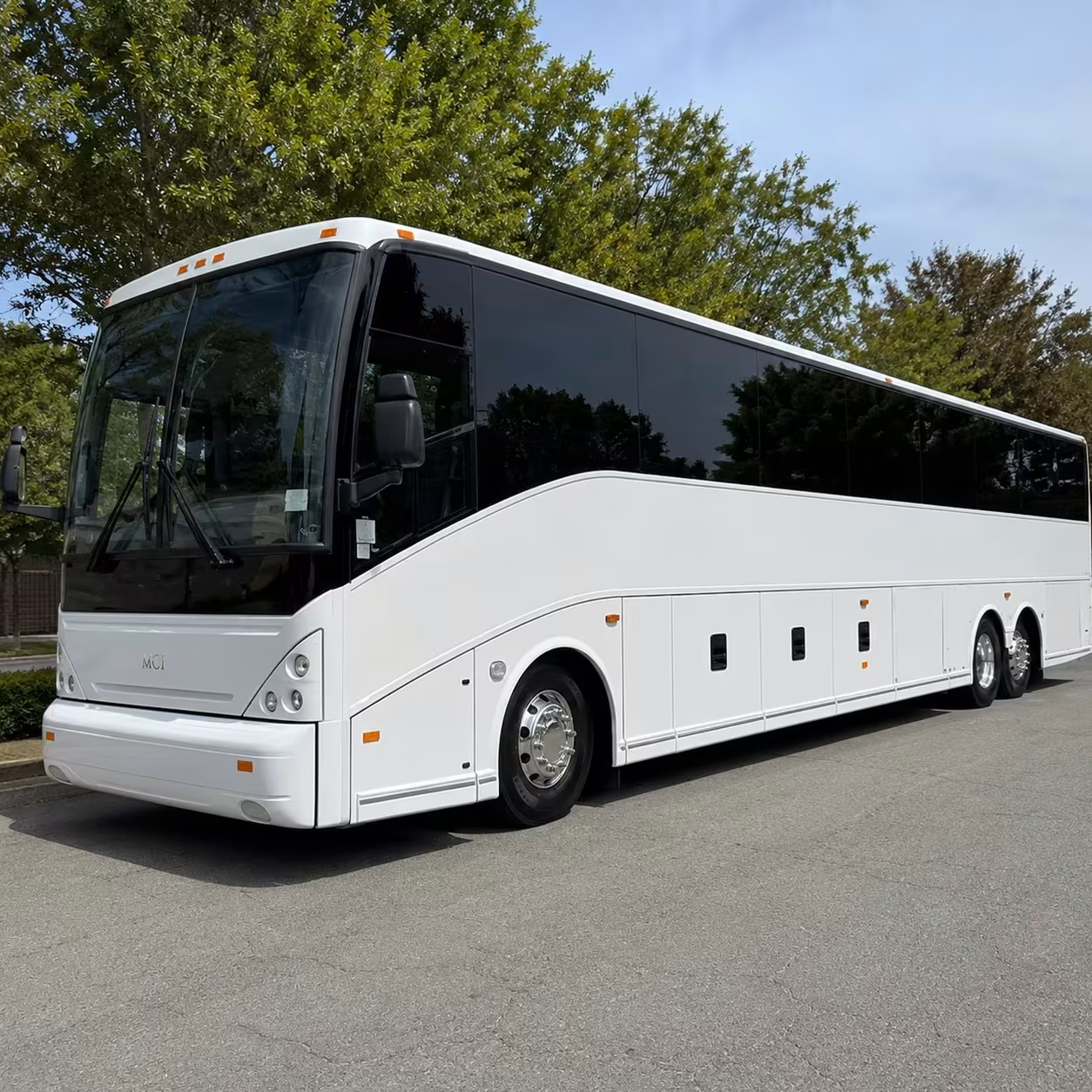 milpitas employee shuttle buses on i 880 and montague expressway